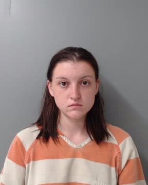 Destiny Cline tiene 21 años y habría huido con Jason ha México para consumar su relación.