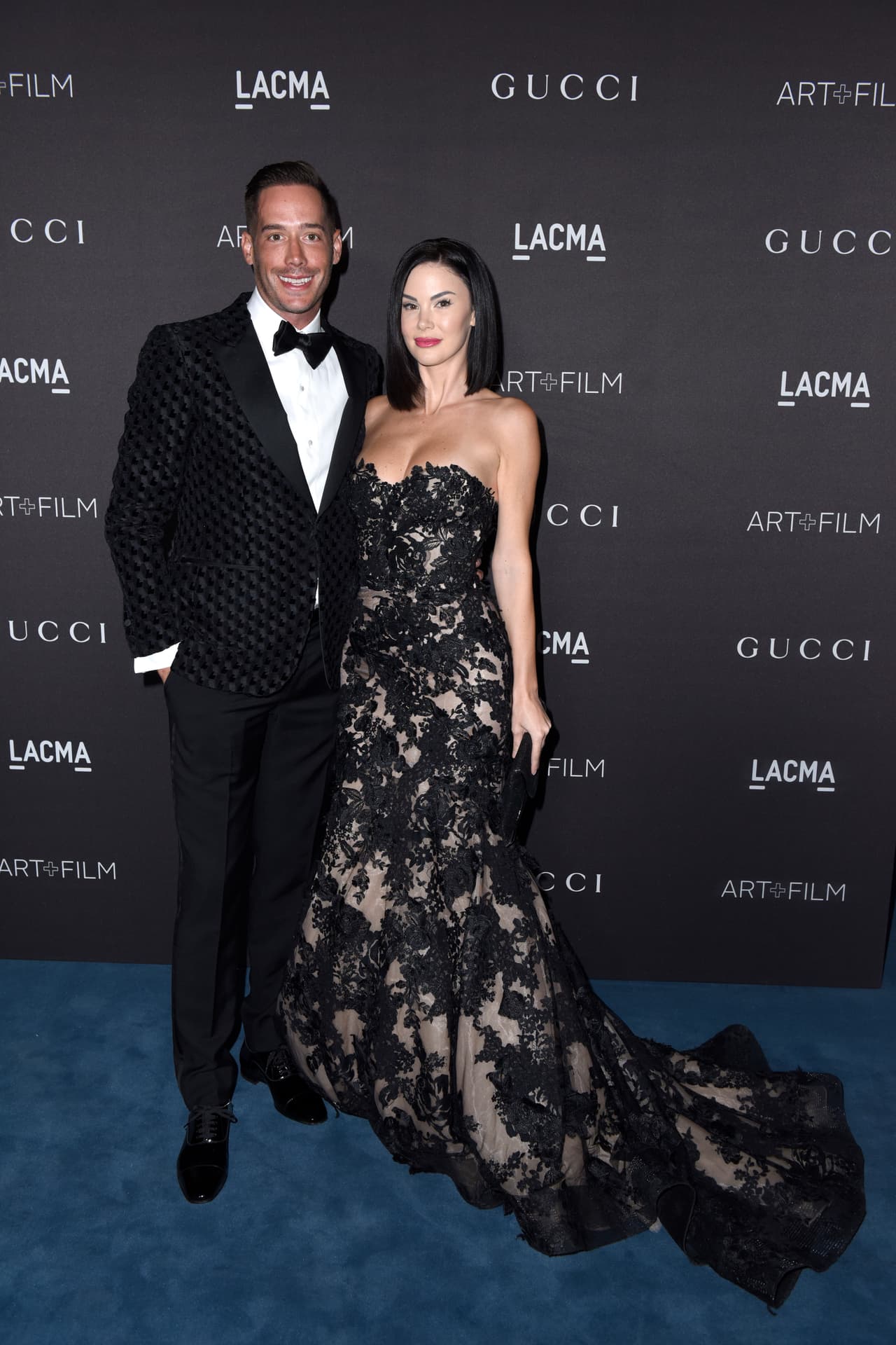 Carter Reum es un inversionista que participa en emprendimientos tecnológicos. Es graduado de la Universidad de Columbia y de la Escuela de Negocios de Harvard, según 
<a href="https://www.linkedin.com/in/carterreum" target="_blank">LinkedIn</a>. Tiene 38 años, es autor del exitoso libro 'Shortcut your startup: speed up success with unconventional advice from the trenches' y forma parte "del círculo de amigos de Gwyneth Paltrow", 
<a href="https://www.eonline.com/news/1108676/paris-hilton-debuts-new-romance-with-carter-reum-at-golden-globes-after-party" target="_blank">dijo otra fuente a E! News</a>. Tiene una empresa con su hermano, Courtney Reum, llamada M13; antes lanzaron VEEV Spirit, una marca de licor.