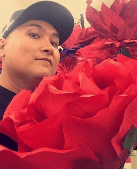 El tema 'Siempre es así' lo intérpreta al lado de AJ Castillo y pertenece al álbum 'Fragmentos' de Juan Treviño.