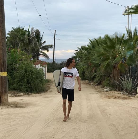 La actriz ha expresado más de una vez, en sus redes sociales, lo feliz y enamorada que está del tatuador.