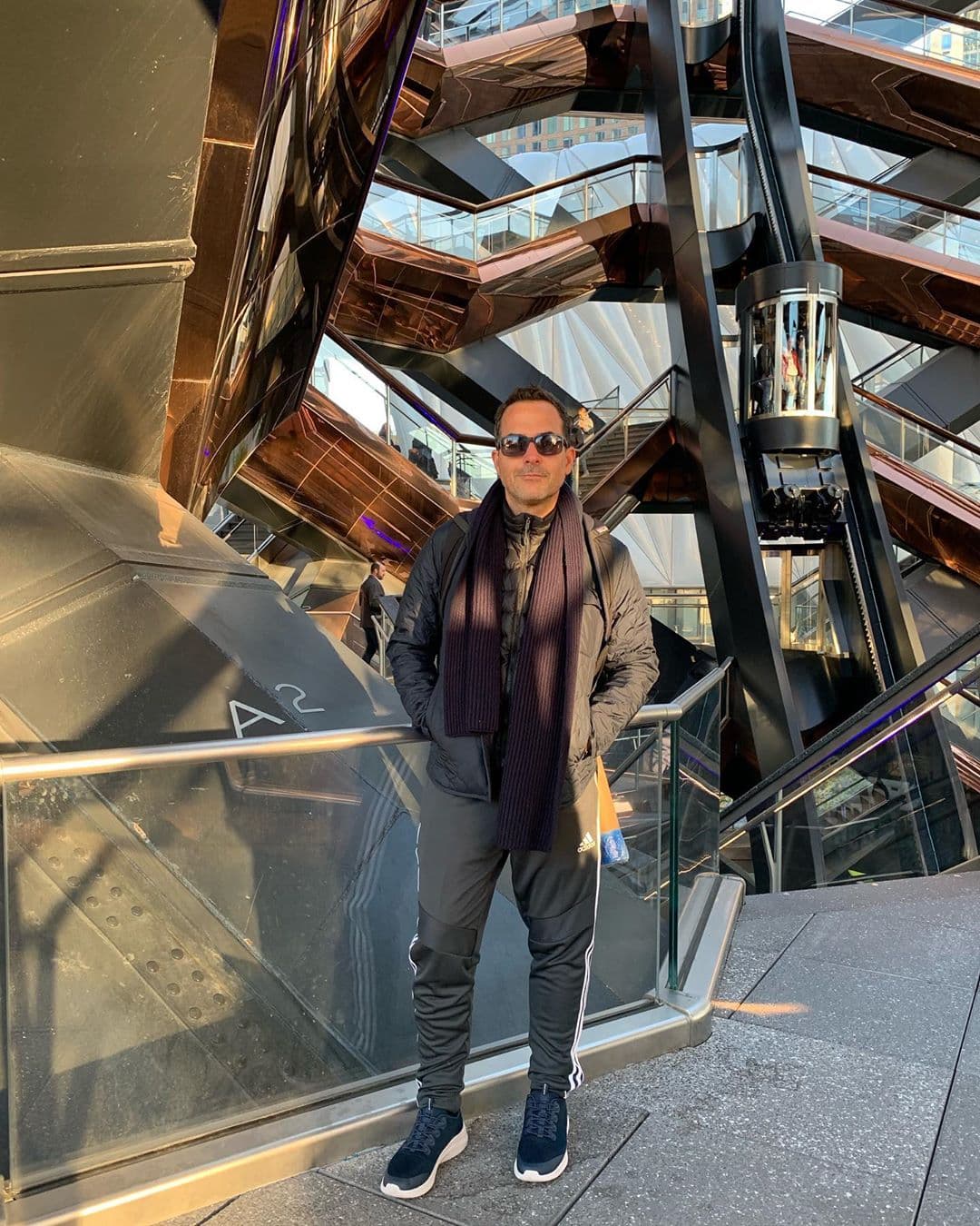 El también arquitecto mexicano ha sido reservado en temas amorosos a través de las redes sociales, sin embargo de a poco está abriendo su corazón al público que lo admira.