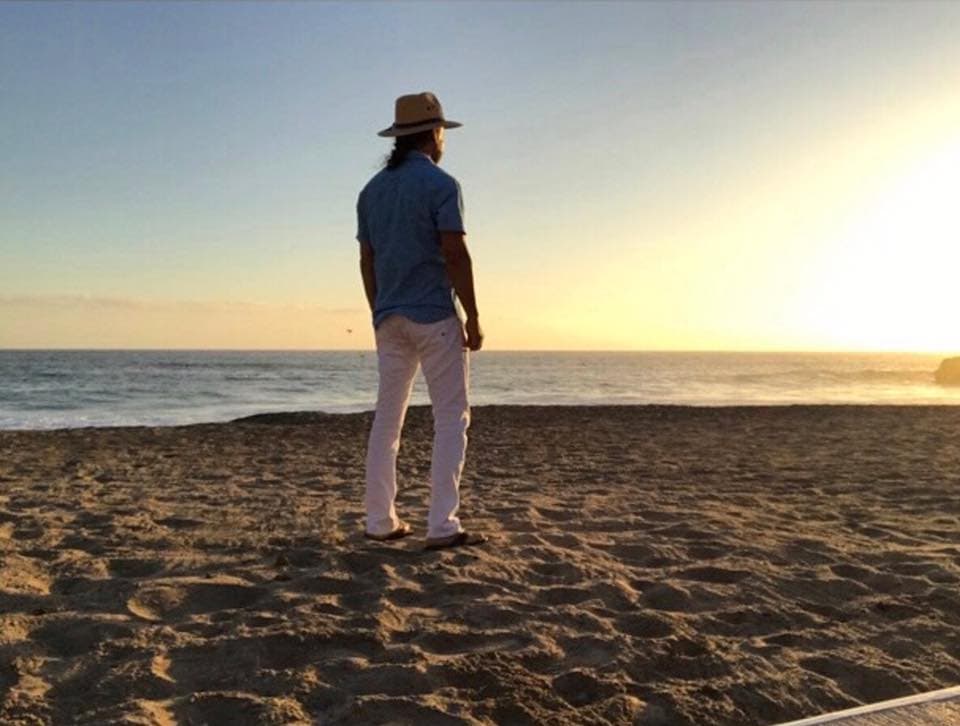 Marco suele parafrasear sus propias canciones cuando comparte imágenes como ésta en sus redes: "Pues como el sol cuando cae la tarde.... caerá tu orgullo lentamente".