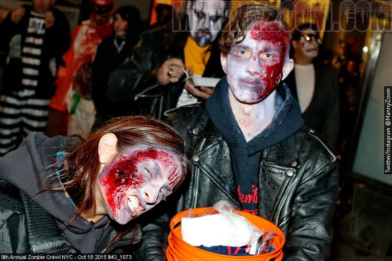 La ciudad de Nueva York se llenó de zombies en el Zombie Crawl 2015.