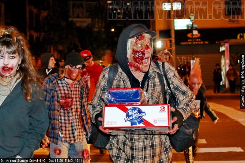 La ciudad de Nueva York se llenó de zombies en el Zombie Crawl 2015.