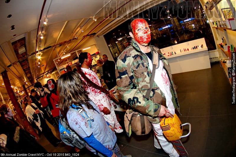 La ciudad de Nueva York se llenó de zombies en el Zombie Crawl 2015.