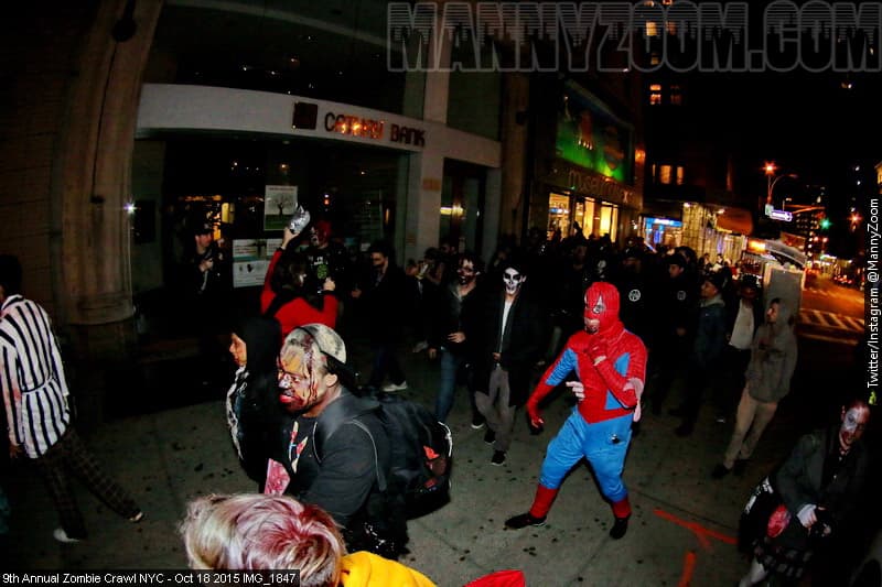 La ciudad de Nueva York se llenó de zombies en el Zombie Crawl 2015.