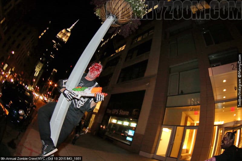 La ciudad de Nueva York se llenó de zombies en el Zombie Crawl 2015.