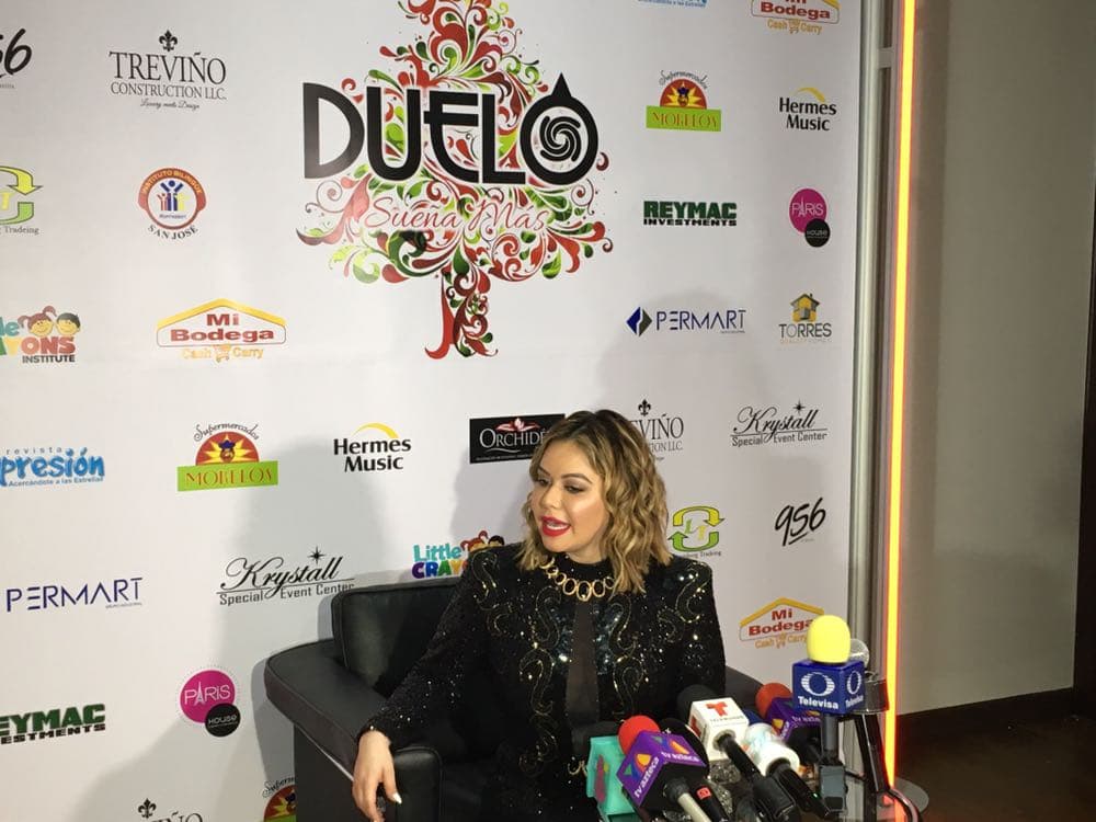 La invitada especial de esta posada, que originalmente era para toda la gente que llegara con un juguete y que ahora es con una gala musical, fue Chiquis Rivera, quien se mostró feliz de poner su granito de arena en esta noble causa ideada por la esposa de Iván Treviño, Cynthia Treviño.