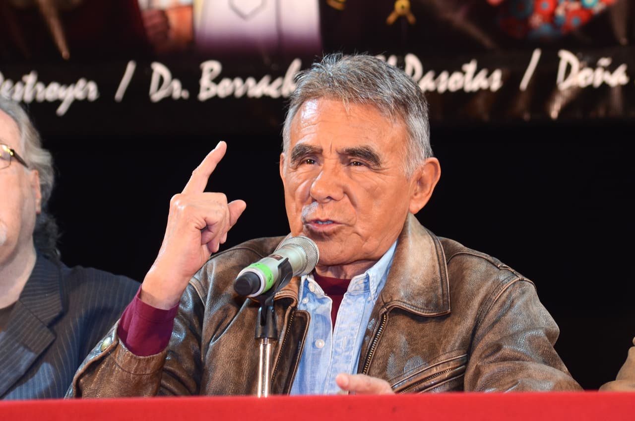 Su carrera como actor comenzó en la década de los 60s en producciones como ‘Un hijo cayó del cielo’ y ‘Chucherías’, al lado de recordados actores como Ángel Garasa, Héctor Lechuga, Leonorilda Ochoa y Alejandro Suárez.