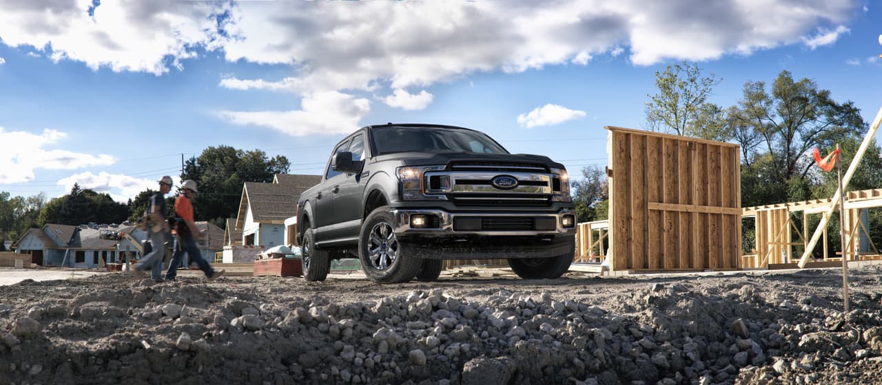 La
<b>Ford F-150 </b>es la campeona en ventas de la línea de pickups Serie-F de
<b><a href="http://www.univision.com/noticias/ford" target="_blank">Ford</a> </b>la cual no sólo ha sido la pickup más vendida en Estados Unidos por
<b><a href="http://www.univision.com/noticias/ford/la-ford-serie-f-cumple-40-anos-como-la-linea-de-pickups-mas-vendida-en-estados-unidos-fotos" target="_blank">40 años consecutivos</a></b> sino que es también, después del Toyota Corolla y el Volkswagen Golf, el tercer vehículo de motor más vendido del planeta.