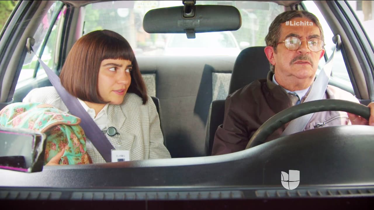 Anda manejando su taxi, pero no ve bien. ¡Ojalá puedan juntar el dinero y operarlo!