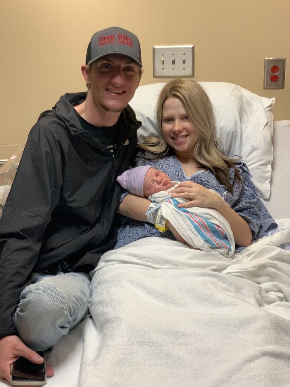 Granger Tate Simmons nació en el Floyd Medical Center en Rome. Llegó al mundo a las 12:08 am.