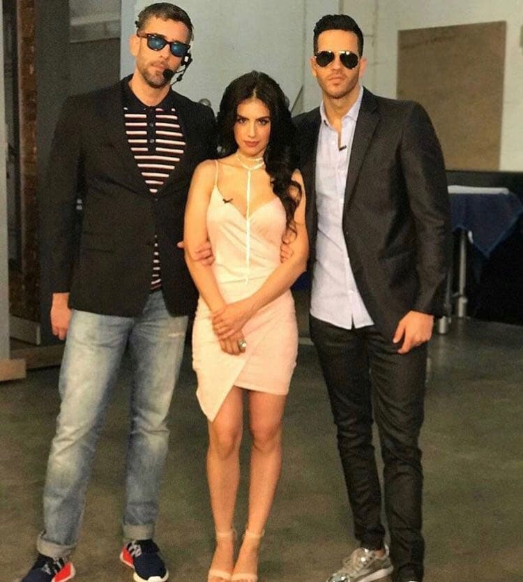 La actriz y conductora caminó escoltada por los dos guardaespaldas de nuestro programa.