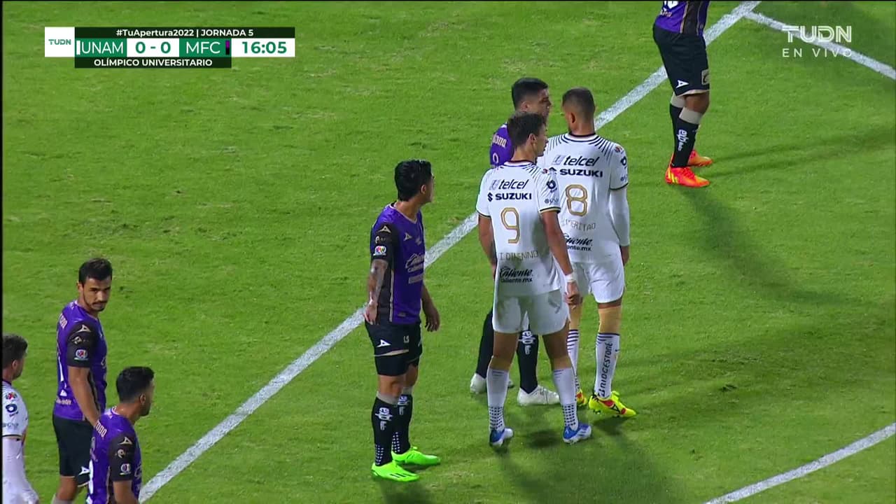 ¡TIRO ATAJADO! disparo por Dani Alves.