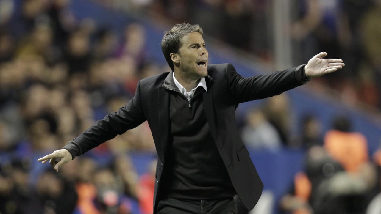 Guardado y Lainez podrían quedarse sin entrenador