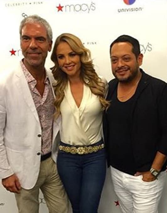 Además de que no es la única guapa rubia que conoce, ya que también se ha dejado ver en las alfombras rojas con Ximena Córdoba.