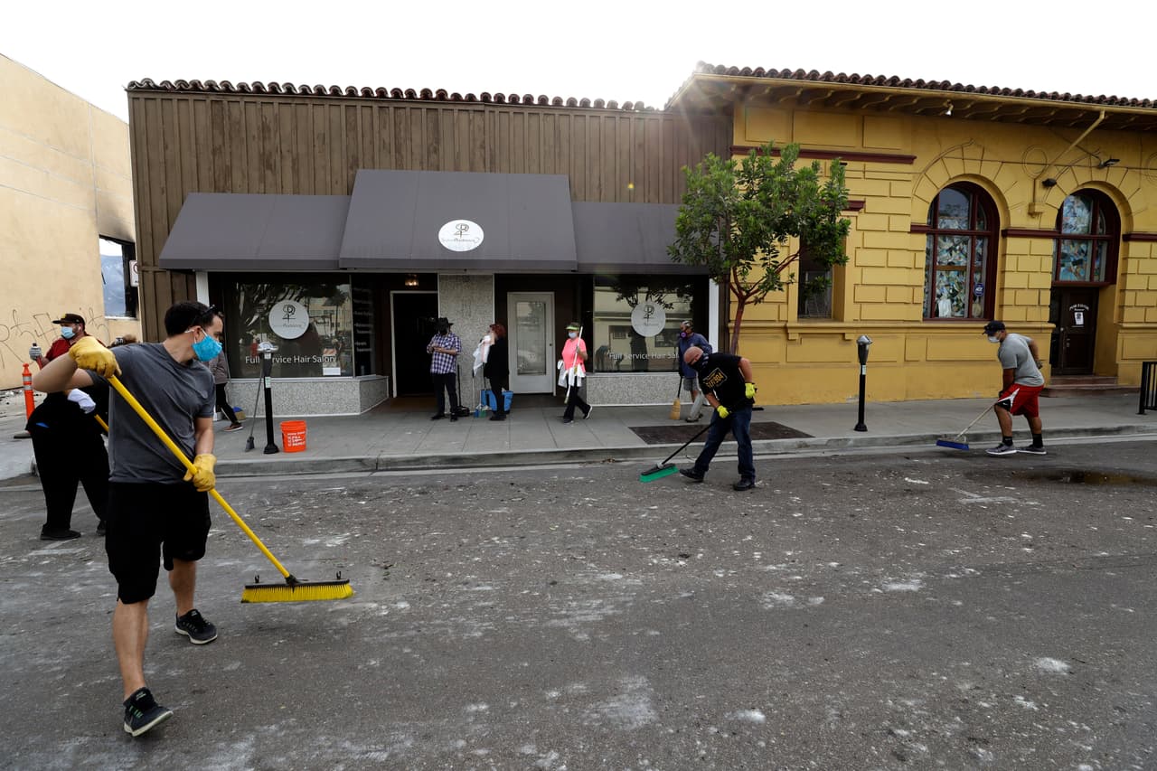 Tanto las autoridades, como los vecinos de Los Ángeles reconocen el derecho a la protesta contra las injusticias, sin embargo, la destrucción negocios y el esfuerzo de muchos pequeños locales no son justificados.