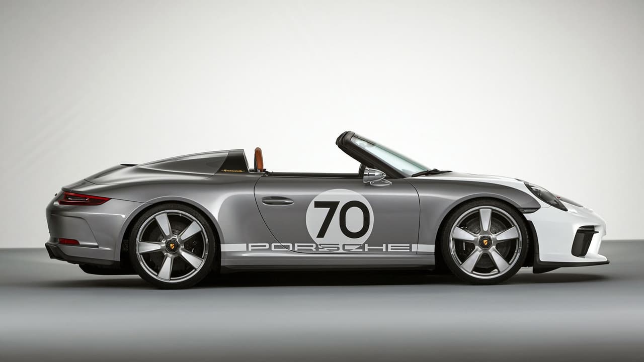 La combinación de colores blanco y plata recuerda a los autos de competencia de Porsche del pasado.