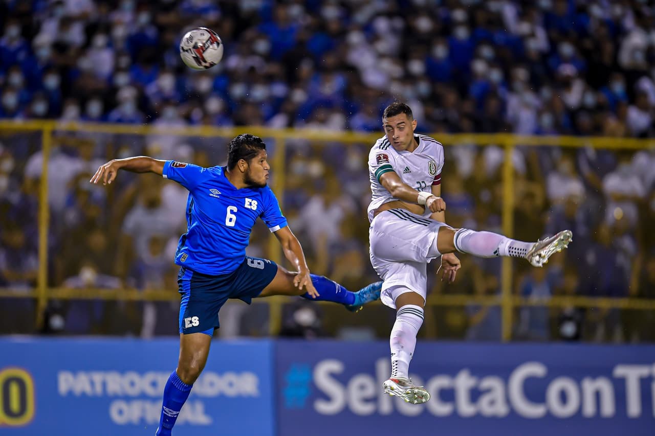 Con anotaciones de Héctor Moreno y Raúl Alonso Jiménez, México vence 0-2 a El Salvador.