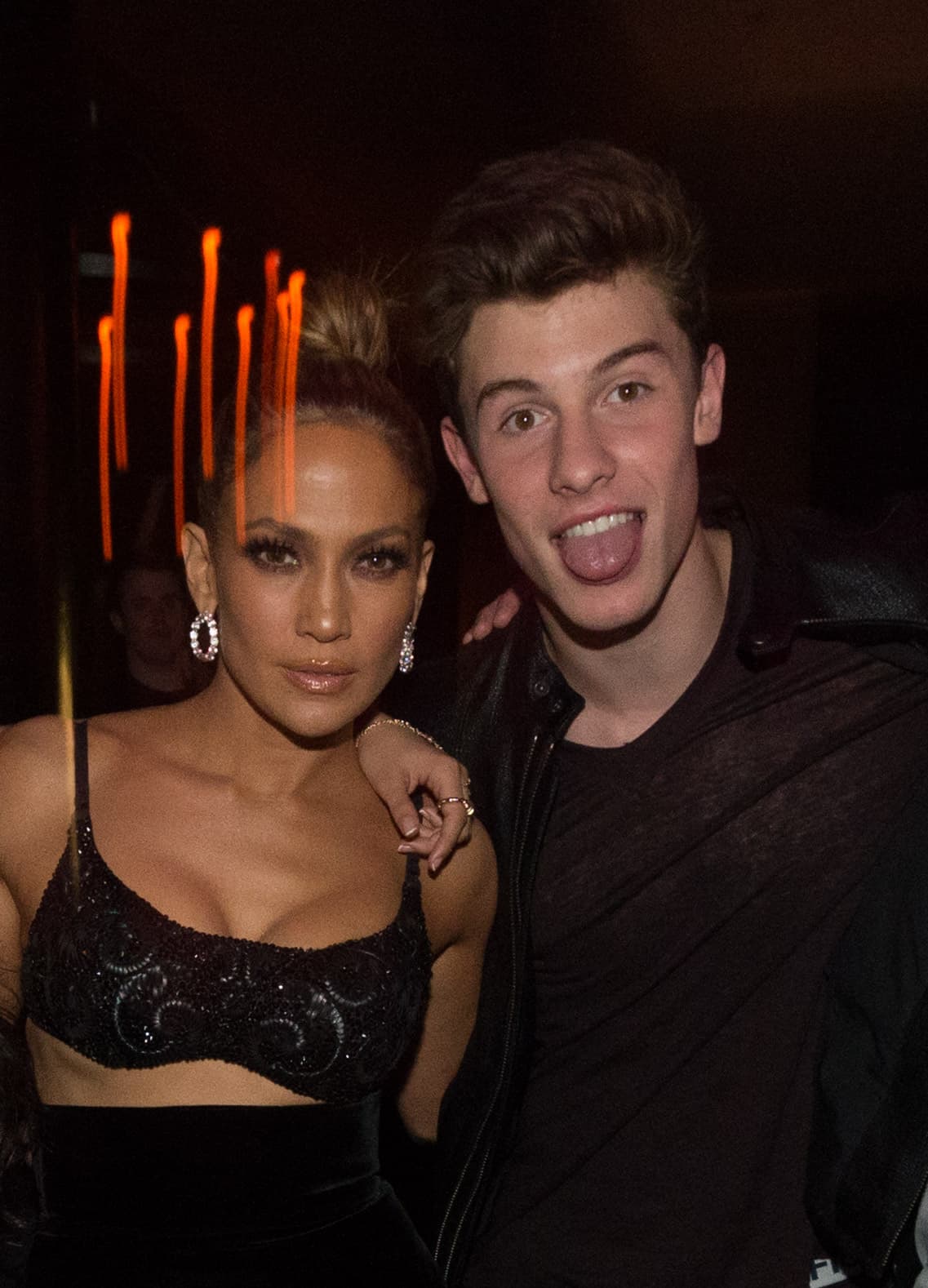 Todos intentaban estar cerca de esta radiante 'party girl'.