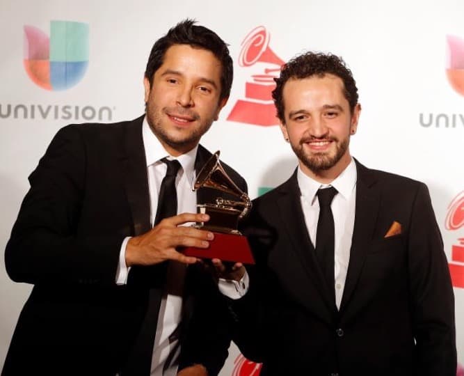 Los exitosos productores colombianos Mauricio Rengifo y Andrés Torres ('Despacito') regresaron nuevamente a la lista de nominados en cuatro categorías: Canción del Año por 'Robarte un beso', Mejor Canción Tropical, por 'Casate conmigo' y 'Simples corazones' y ambos en la categoría de Productor del año