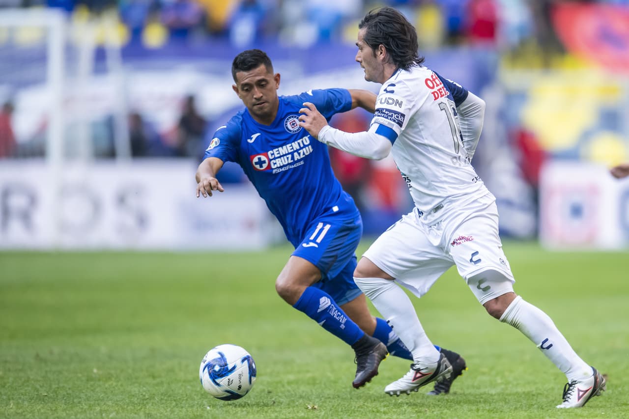 Con goles de Santiago Giménez, Jonathan Rodríguez y Juan Escobar, Cruz Azul consigue la voltereta y se lleva los tres puntos en el estadio Azteca.