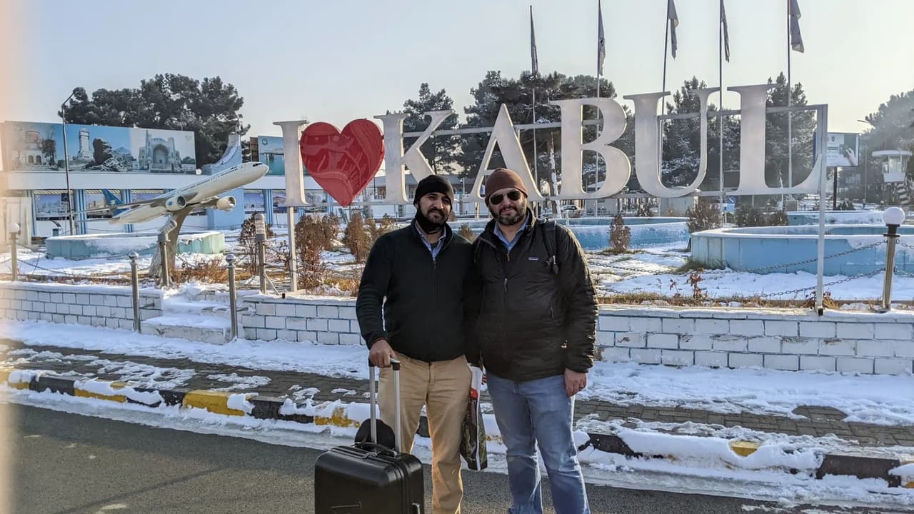 Operativo de evacuación de civiles durante la crisis en Afganistán, tras la retirada de fuerzas internacionales. Grey Bull Rescue participó en la salida de personas en riesgo, incluidos aliados y familias atrapadas, en un contexto de alta inseguridad y colapso institucional.
