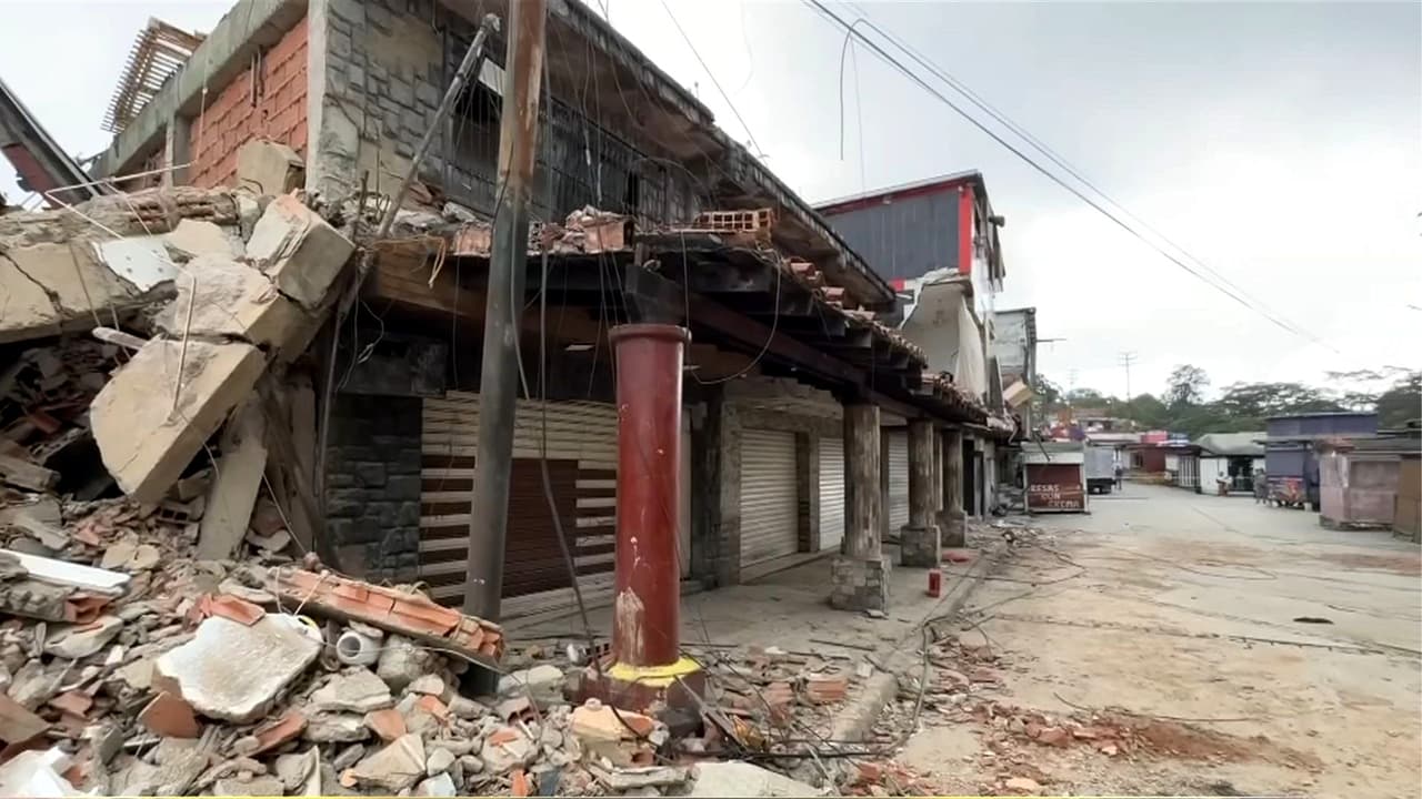 Habitantes de El Junquito, Venezuela, piden mayor respuesta del gobierno venezolano ante la destrucción por sismos