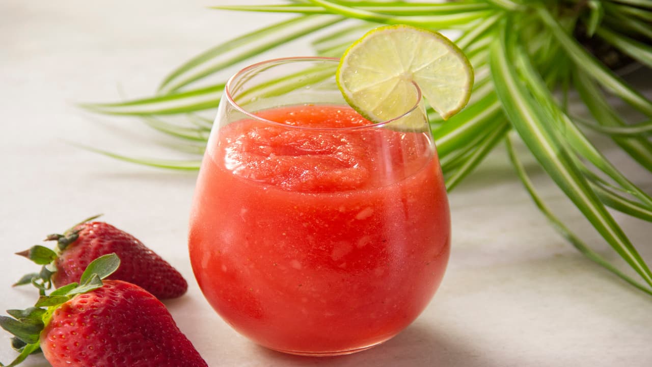 Frappe de sangría con fresa