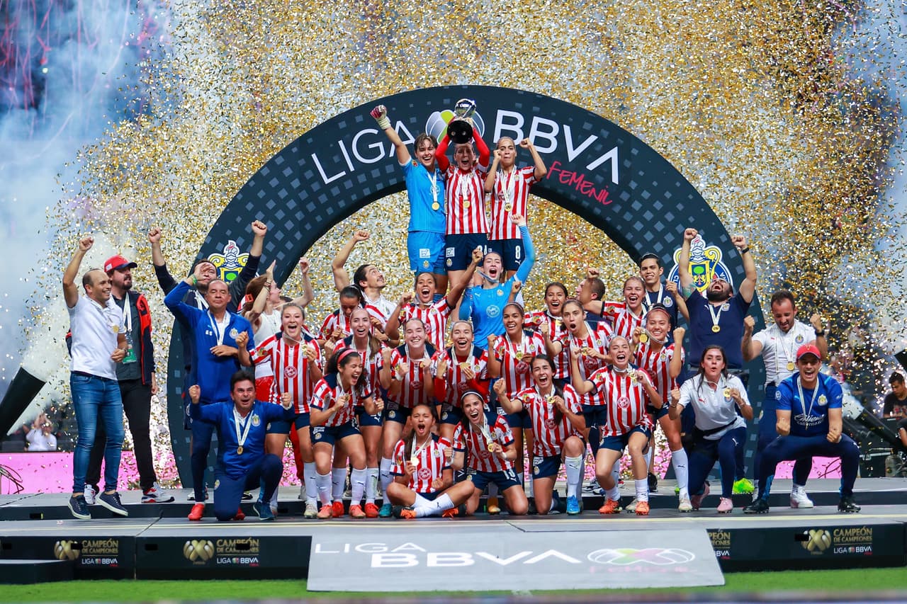 No se conforman. Las Chivas ganaron la Liga y ahora derrotaron a Rayadas para conquistar el Campeón de Campeones.