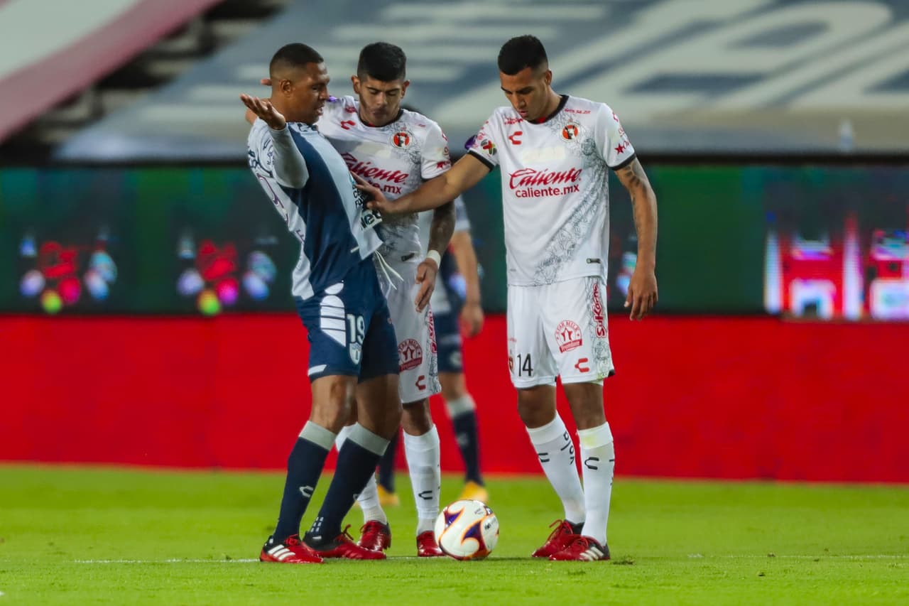 Con goles de Ismael Sosa y Kevin Álvarez, Pachuca rompe la maldición y logran vencer 2-1 a Tijuana.Pachuca pasa del último lugar al penúltimo y Xolos se queda con la octava plaza.