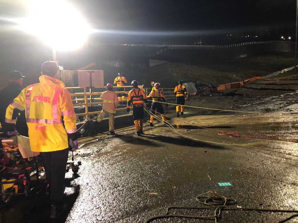 Los agentes de la Patrulla Fronteriza del Sector San Diego rescataron a 20 personas con la ayuda de San Diego Fire & Rescue y descubrieron a una persona fallecida en la playa durante lluvias inusualmente fuertes el Día de Acción de Gracias.
<br>