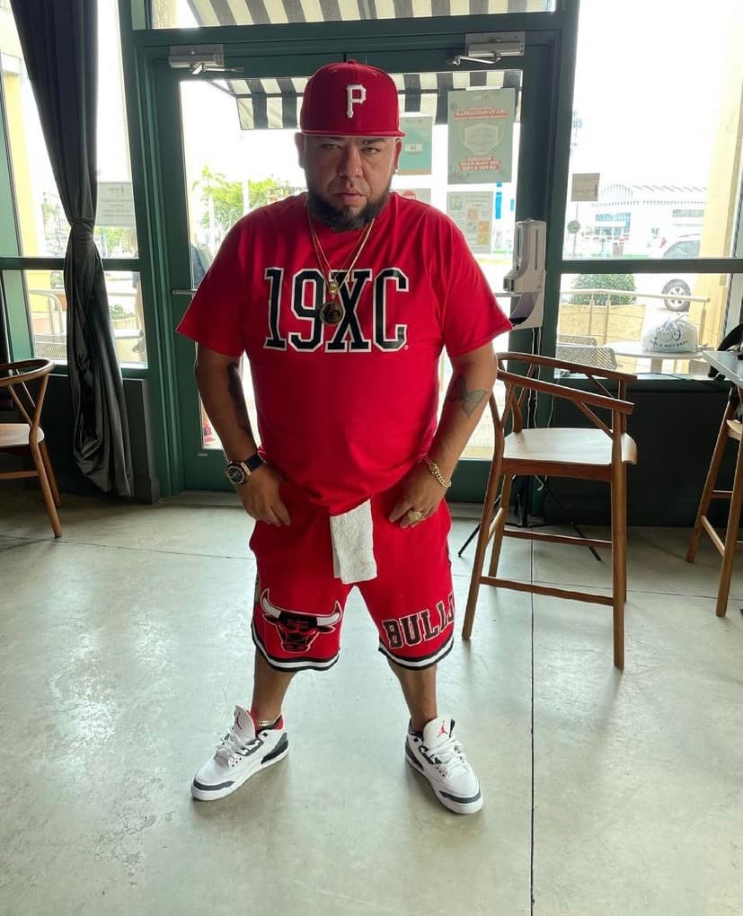 La canción llegó a ser censurada por algunos medios de su tierra natal.
<br>