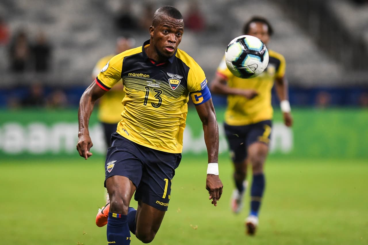 ¡Aplausos Superman! Enner Valencia dona cubrebocas a Ecuador