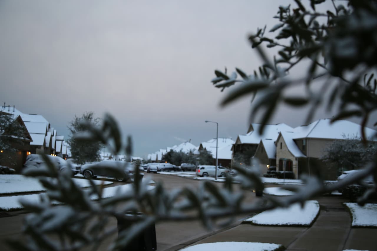 Los primeros copos de nieve empezaron a caer en Houston alrededor de las 10 pm, hora local, del jueves 7 de diciembre.