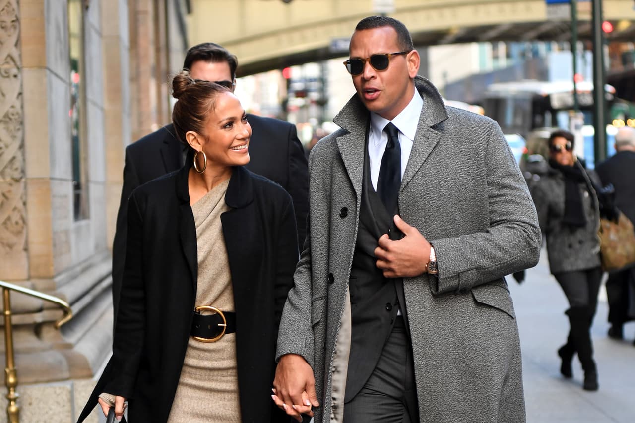 Sobre aquella primera ocasión en que ambos se vieron en el restaurante del Bel-Air, la cantante le dijo a Vanify Fair en 2017 que "no sé si él pensó que era una cita. 
<b><a href="https://www.vanityfair.com/style/2017/10/jennifer-lopez-alex-rodriguez-cover-story" target="_blank">Yo sí creí que lo era</a></b>". 
<br>