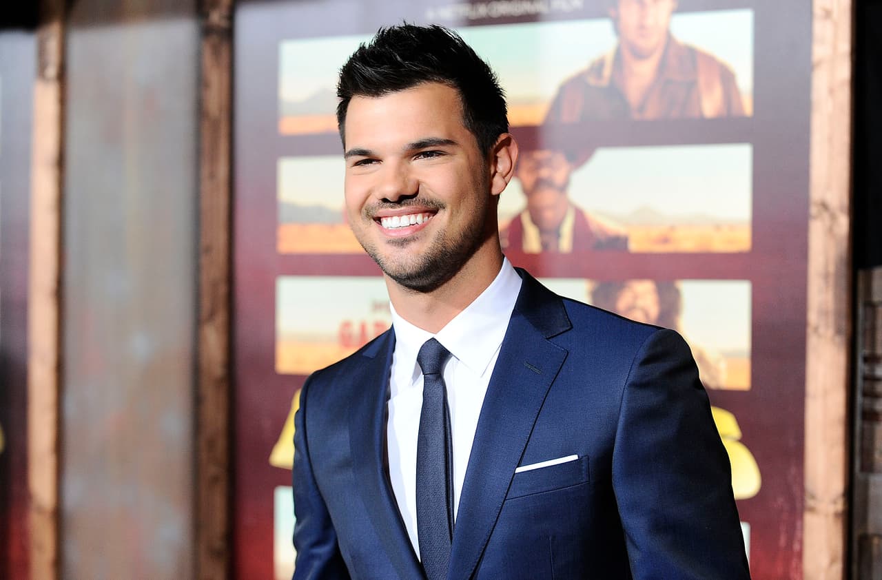 El actor de la serie de las películas "Twilight" Taylor Lautner tuvo que aumentar de peso y músculo para conseguir el papel del hombre lobo porque los productores le dijeron que estaba "muy flaco"