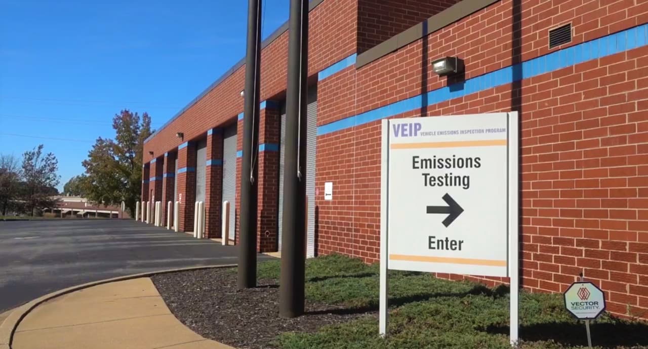 <b>Maryland</b>. Los inmigrantes que presenten documentación extranjera y no tentan documentación válida de los Servicios de Ciudadanía e Inmigración de Estados Unidos pueden obtener una licencia de conducir o tarjeta de identificación de Maryland que no cumpla con los requisitos federales. 
<br>Revisa la 
<a href="https://license.mva.maryland.gov/CheckList/default.aspx" target="_blank">guía de documentos en línea</a> para obtener instrucciones más detalladas.
<br>