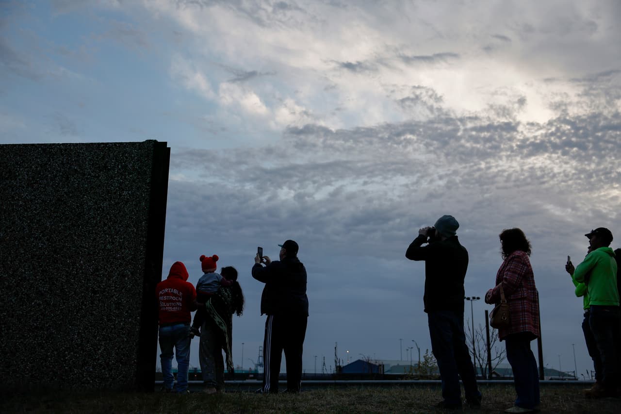 Lucía Zambrano, madre del muchacho, luchó para conseguir una visa humanitaria para presionar la búsqueda de su hijo.