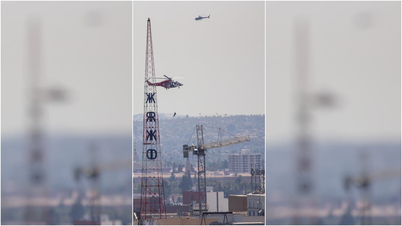 Los bomberos rescatan a un hombre en una grúa a más de 270 pies de altura