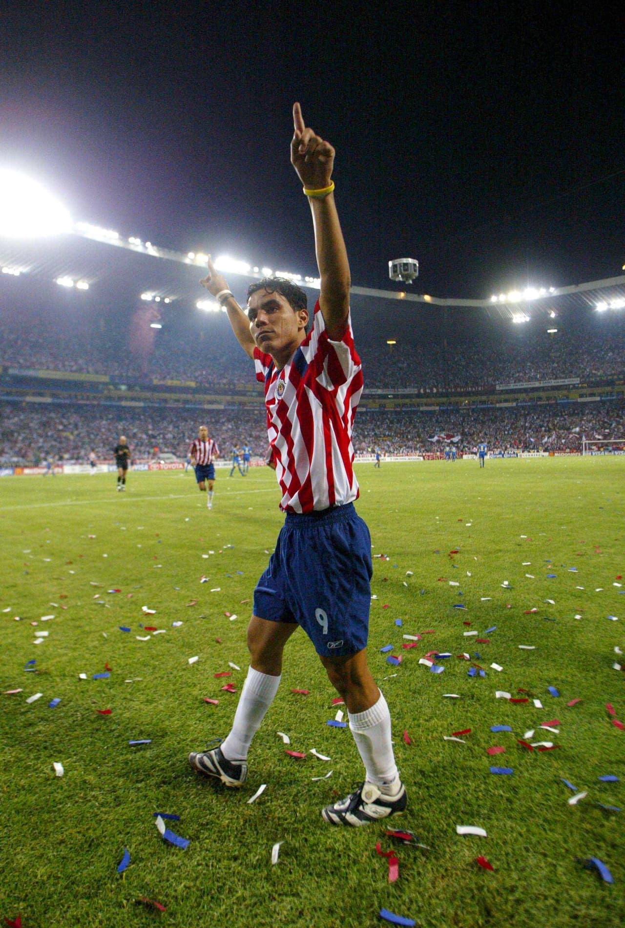 Chivas goleó 4-0 a Boca en el Estadio Jalisco en un partido de golazos fuera del área por la ofensiva tapatía.