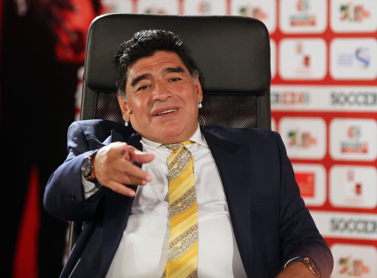 Maradona arremete contra Blatter y Platini: "Falta gente presa en la FIFA"