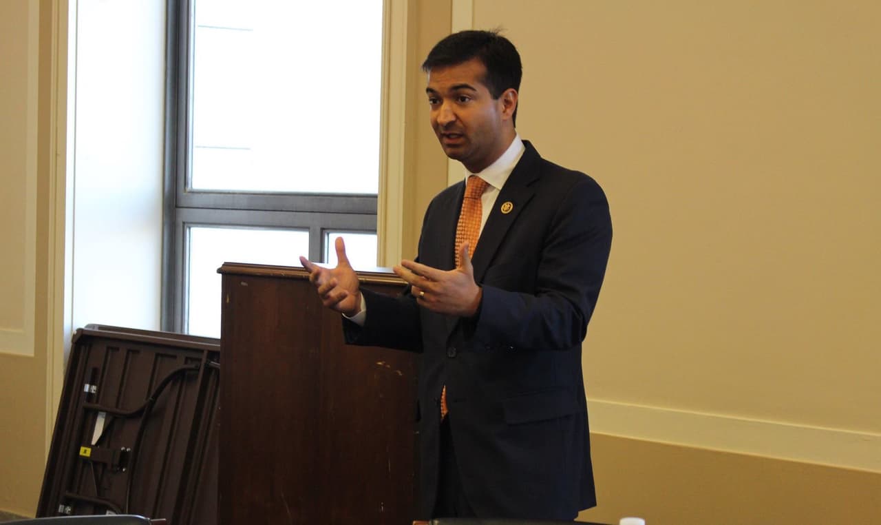 Republicano de Miami presenta un proyecto de ley para dar estatus legal a los 'dreamers'