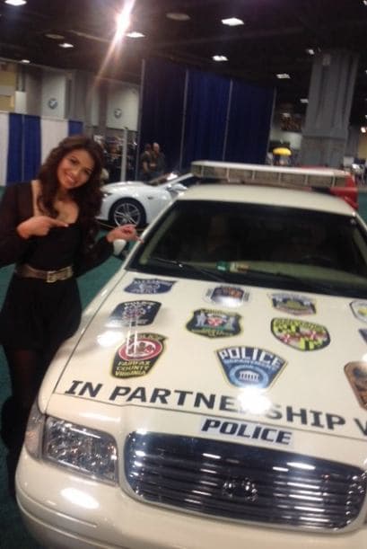 Marisela regresó a casa feliz de haber tenido la oportunidad de asistir al auto show en Washington y sentir el calor de su gente. La reina se divirtió tomándose fotos con sus admiradores y repartiendo autógrafos.