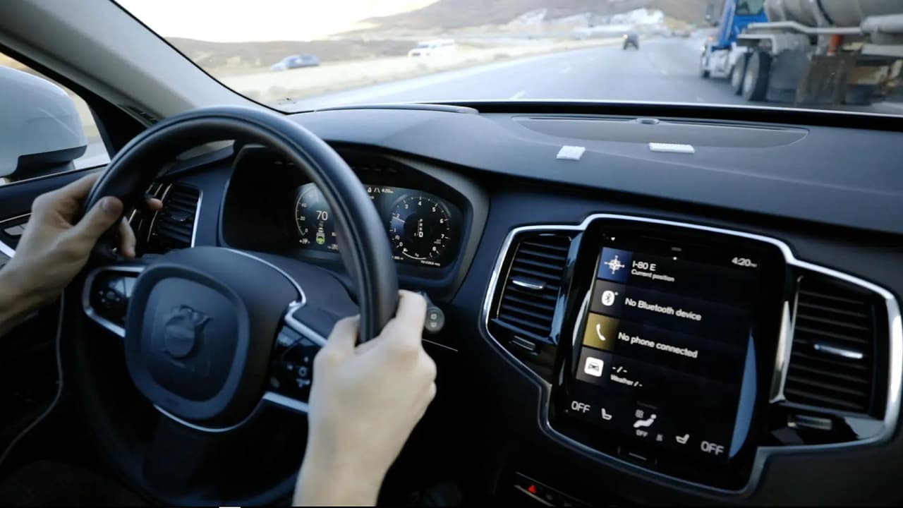 Confiarse siempre en la tecnología de los vehículos puede causar accidentes según un estudio