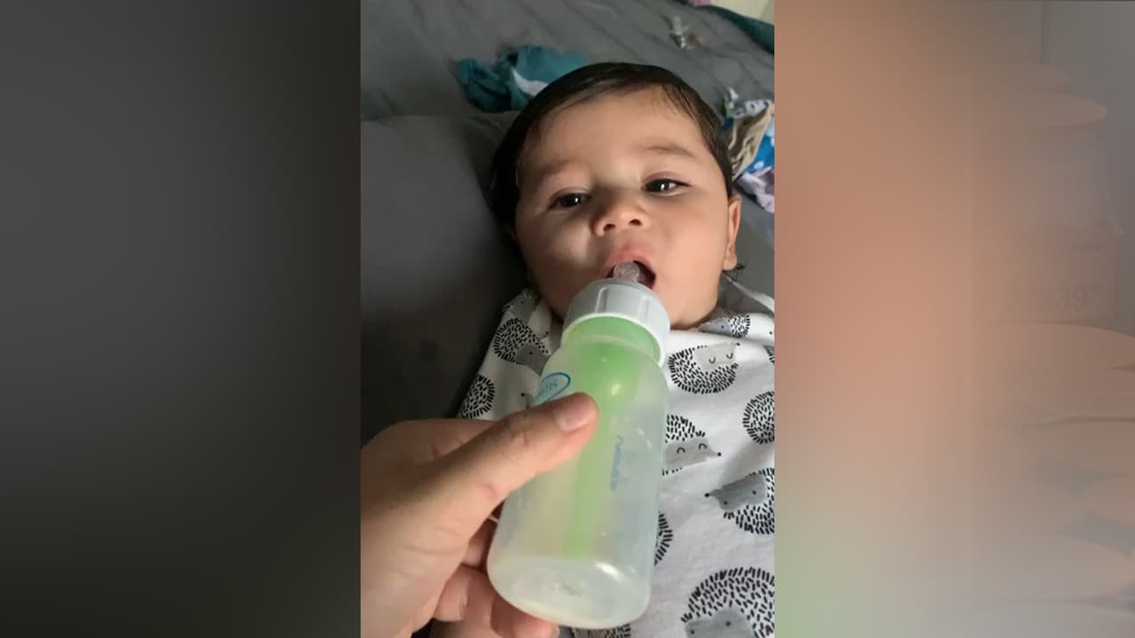 “El otro día me dio curiosidad y vi los números y la leche que mi bebé se había tomado era uno de esos, ya se la había acabado y no tuvo daños, pero me pongo a pensar a cuánta gente afectó y desde cuándo ha estado esto, quizás le di leche que pudo haber estado dañada y yo sin saber, da miedo y uno se siente mal aunque no es culpa de uno”, agregó la madre.