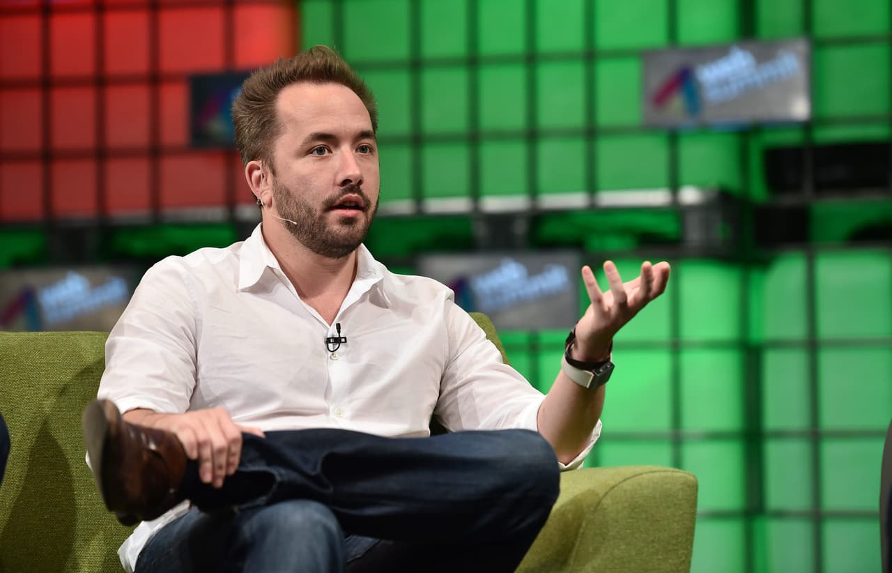 <b>Drew Houston</b>
<br>El fundador y director ejecutivo de la empresa de almacenamiento en la nube Dropbox, compró una casa en Austin que eventualmente se convertirá en su residencia de tiempo completo,
<a href="https://www.theinformation.com/articles/tech-ceos-are-saying-goodbye-to-san-francisco" target="_blank">según The Information.</a>
