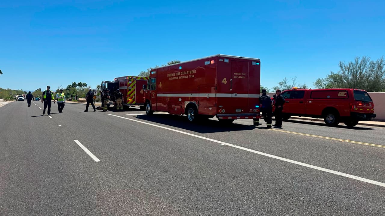 Ninguna de las casas o negocios circundantes se quedó sin electricidad. No se reportaron heridos y APS investiga para determinar la causa.