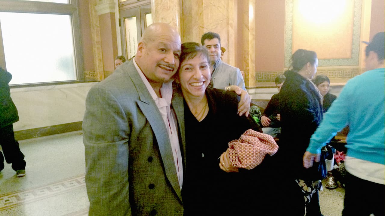 Con Cristina Bordé la abogada hispana que coordinó el equipo de defensa y que dos años después abrió el Proyecto de Exonerados Latinos de Wisconsin.