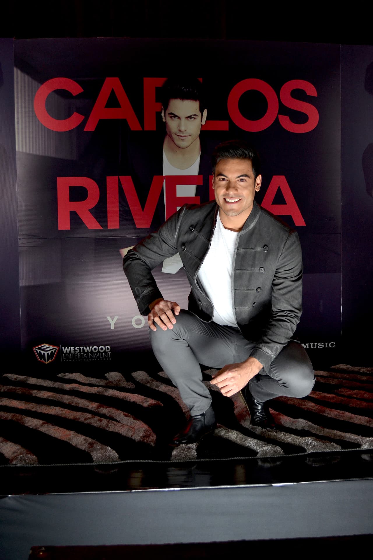 El 28 de septiembre de 2017, un día después de la muerte de Hiromi, 
<a href="https://www.univision.com/entretenimiento/yo-jamas-podria-olvidarte-el-desgarrador-adios-de-carlos-rivera-a-su-primer-amor-hiromi-hayakawa">Carlos externó su tristeza en Instagram</a> al dedicarle una carta de despedida a quien fuera su primer amor.
<br>